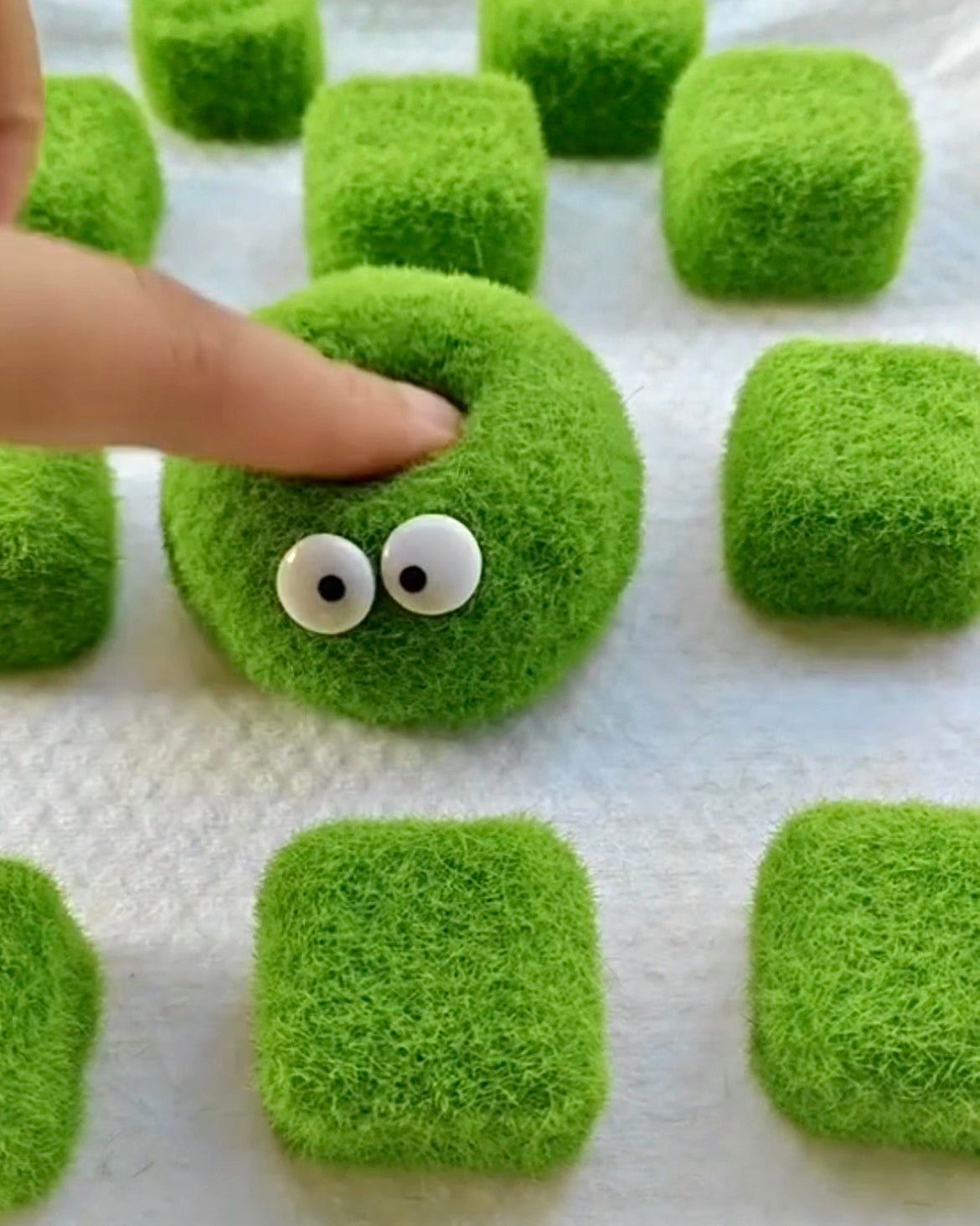 4Pcs Moss Ball/Cube Relief Decompression Toy