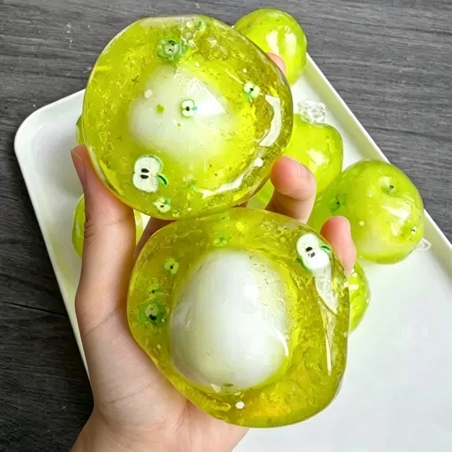 Apple Cracking Ball Stress Ball Squishy Stress Relief Decompression Toy